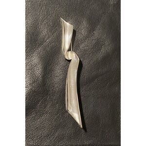 Rare 1988 Signed JJ Silver Tone Twist Ribbon Large 4.5"L Brooch Stunning Modern